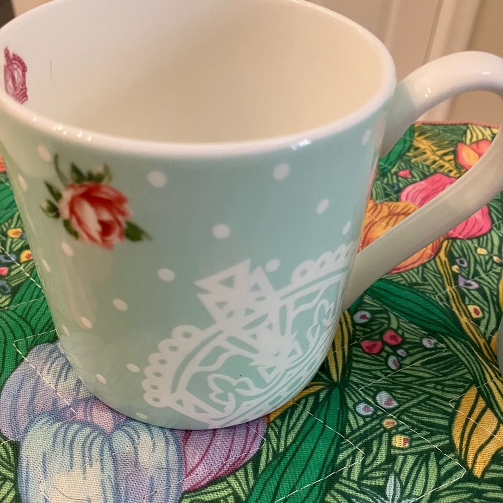 Royal Albert set of two mugs new country roses - Picture 3 of 5